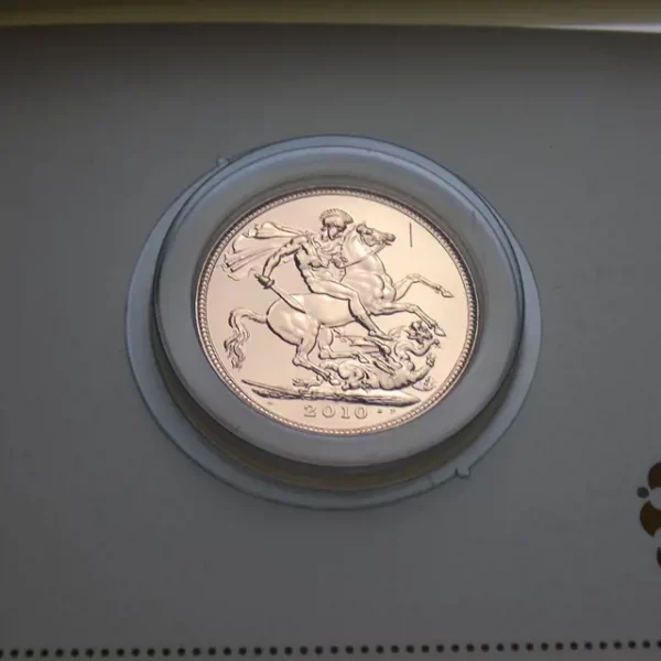 2010 Full Sovereign in Presentation Box - Image 4