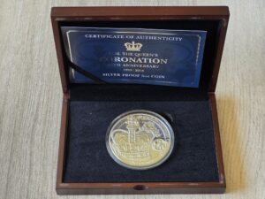 Lot: 527 - 2018 Jersey Sapphire Coronation £10 5 oz Silver Proof
